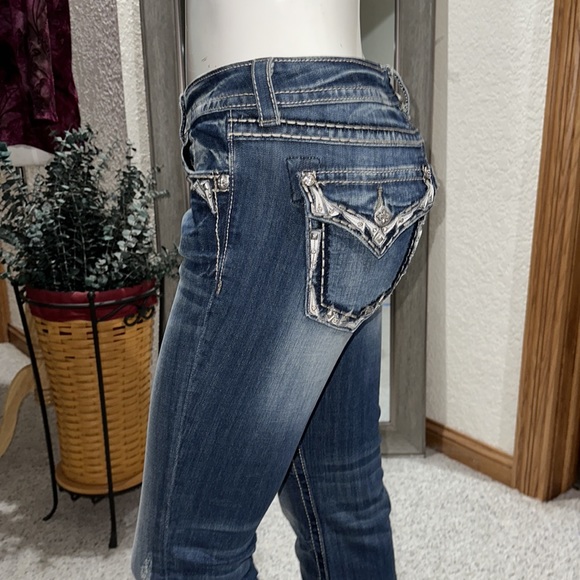 29/34 Miss Me  MidRise boot like new - Picture 7 of 9